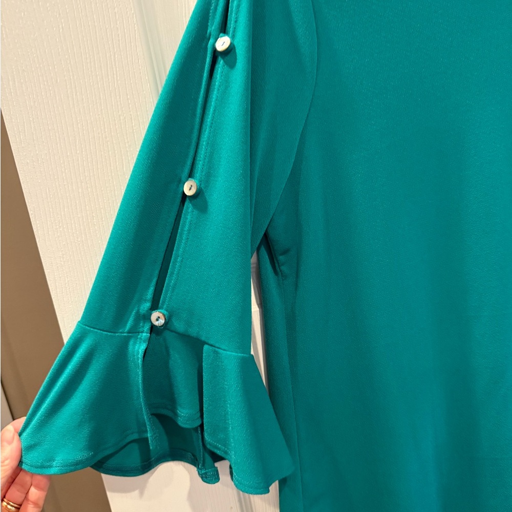 Green Envelope LA Green  Blouse with Bell Sleeves - Picture 2 of 4